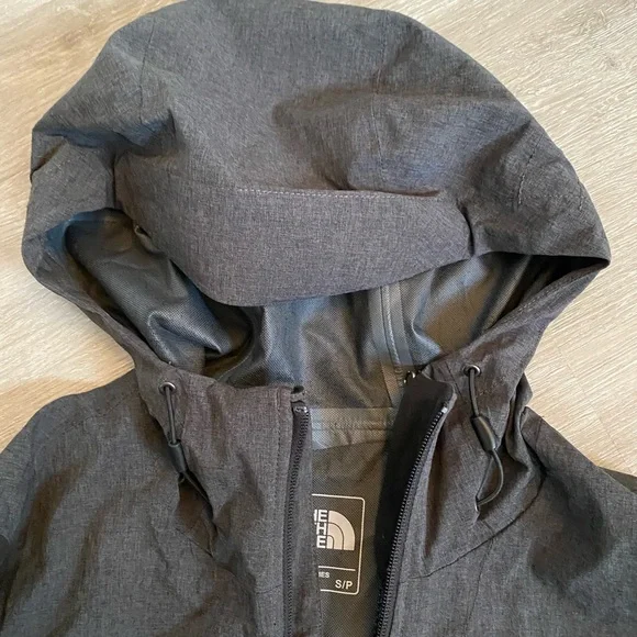 North Face Raincoat - Picture 6 of 9